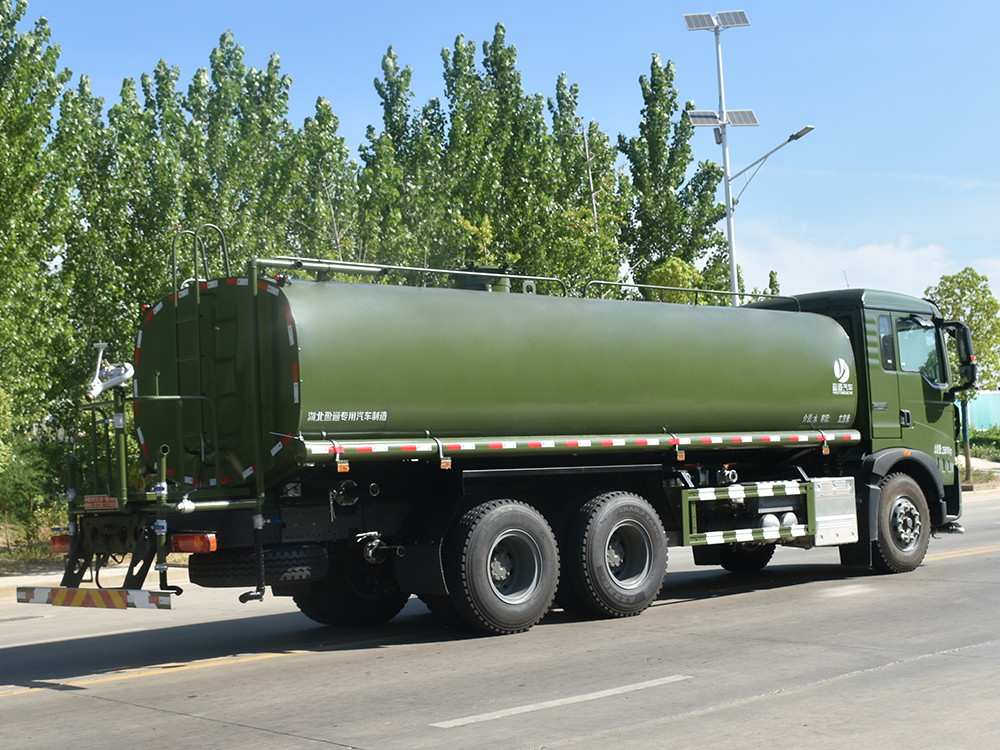 18.3方重汽豪沃TX曼310馬力后雙橋?yàn)⑺?chē)