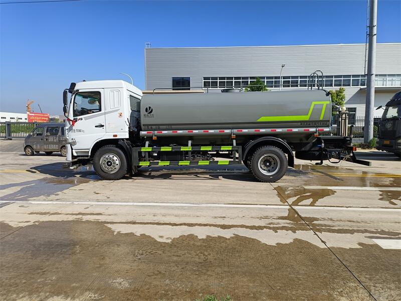 東風華神 15方灑水車